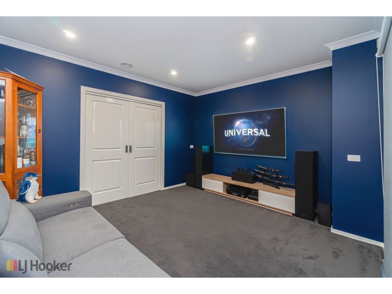 16 Dahlia Crescent, Mickleham VIC 3064