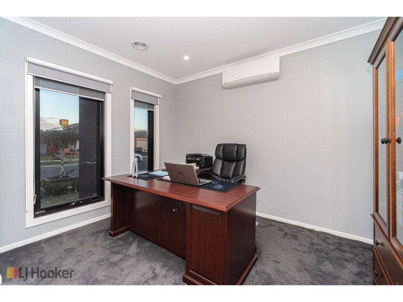 16 Dahlia Crescent, Mickleham VIC 3064