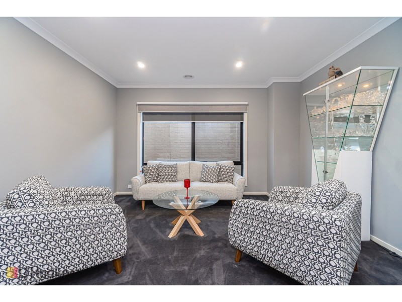 16 Dahlia Crescent, Mickleham VIC 3064