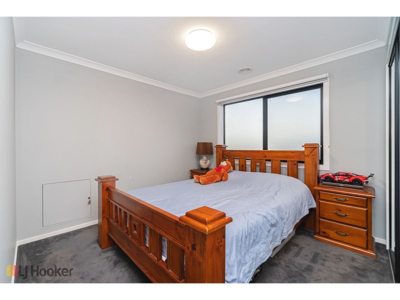 16 Dahlia Crescent, Mickleham VIC 3064