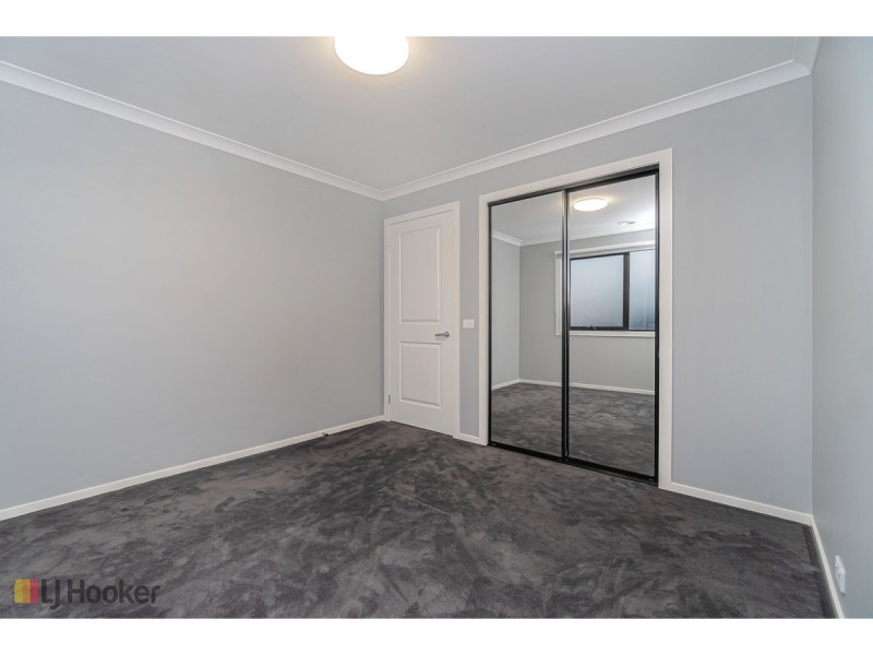 16 Dahlia Crescent, Mickleham VIC 3064