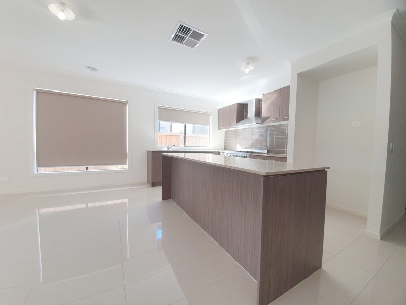 12 Realm Vista, Mickleham VIC 3064