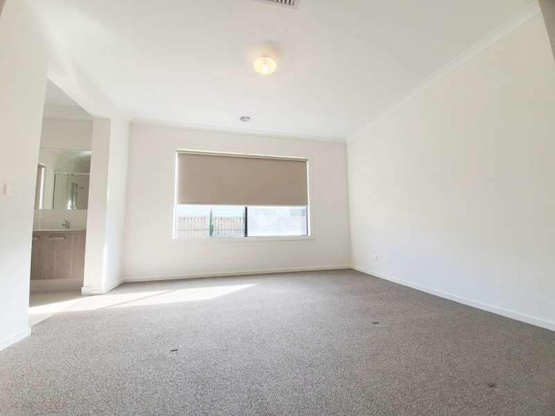 12 Realm Vista, Mickleham VIC 3064