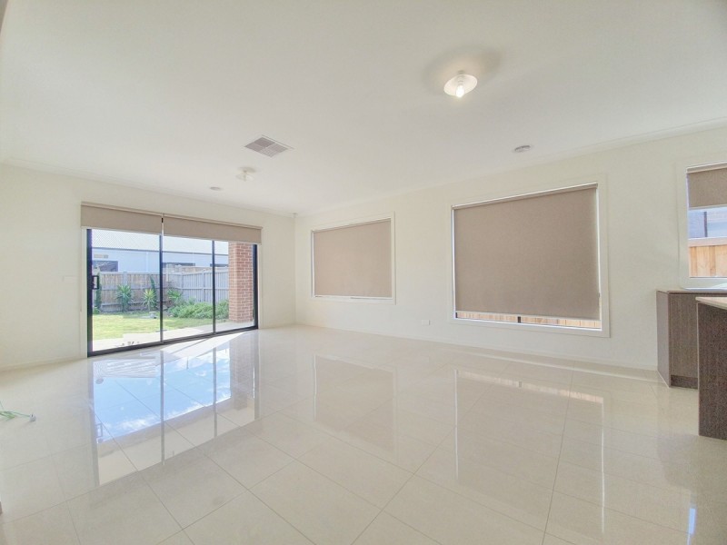 12 Realm Vista, Mickleham VIC 3064