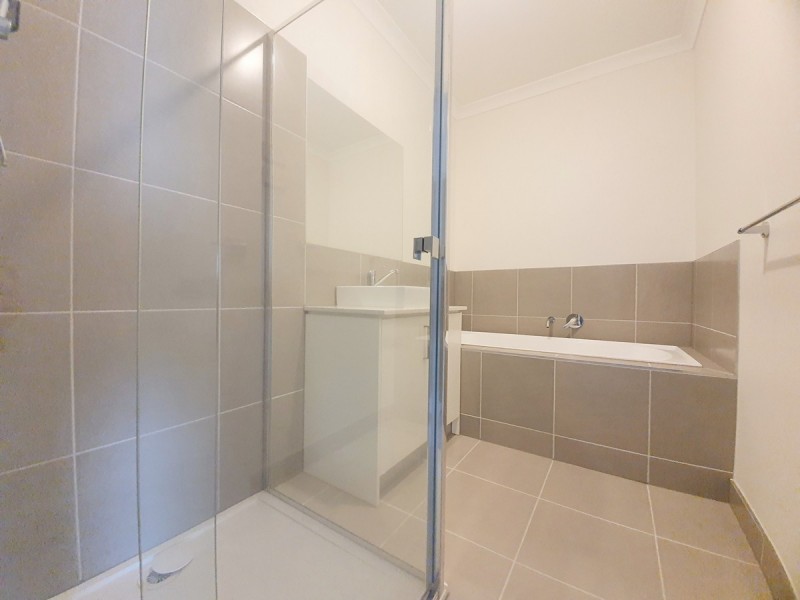 26 Attain Walk, Roxburgh Park VIC 3064