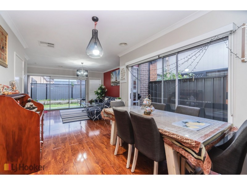 18 Rainham Avenue, Craigieburn VIC 3064