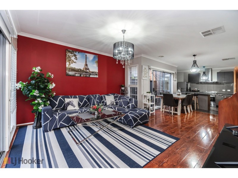 18 Rainham Avenue, Craigieburn VIC 3064