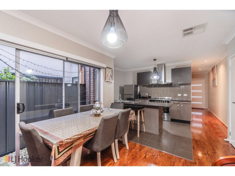 18 Rainham Avenue, Craigieburn VIC 3064