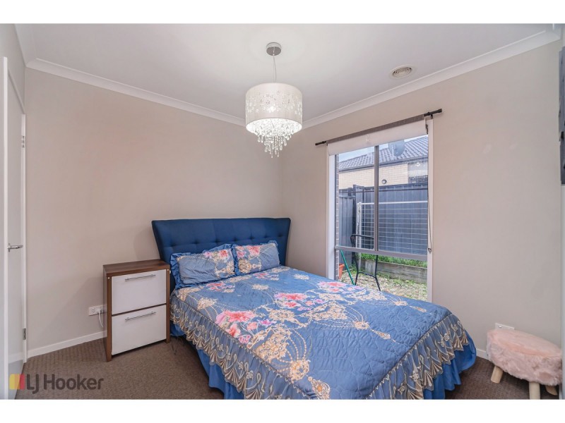 18 Rainham Avenue, Craigieburn VIC 3064