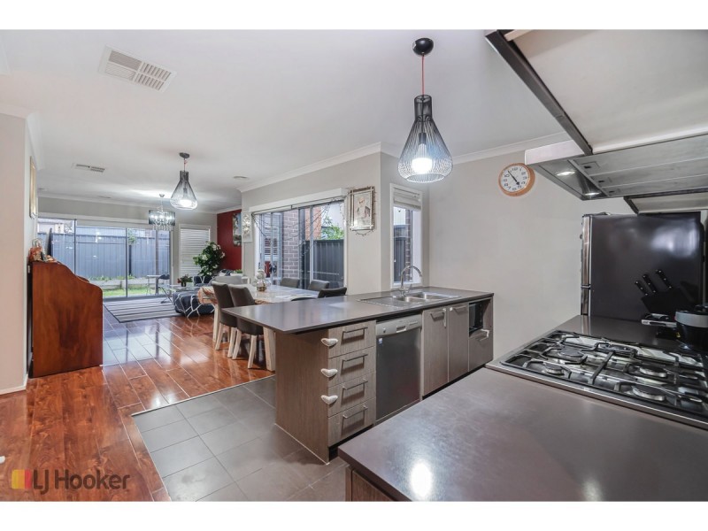 18 Rainham Avenue, Craigieburn VIC 3064