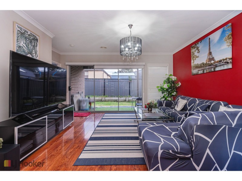18 Rainham Avenue, Craigieburn VIC 3064