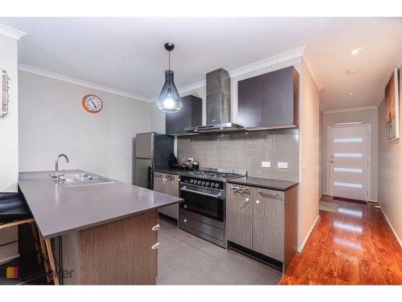 18 Rainham Avenue, Craigieburn VIC 3064