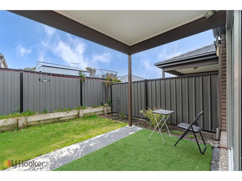 18 Rainham Avenue, Craigieburn VIC 3064