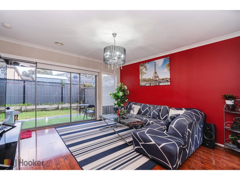 18 Rainham Avenue, Craigieburn VIC 3064