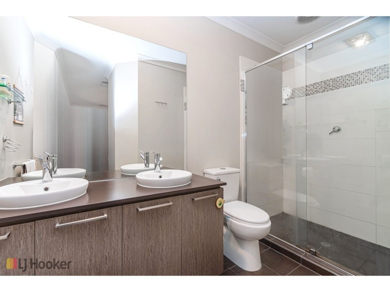 18 Rainham Avenue, Craigieburn VIC 3064