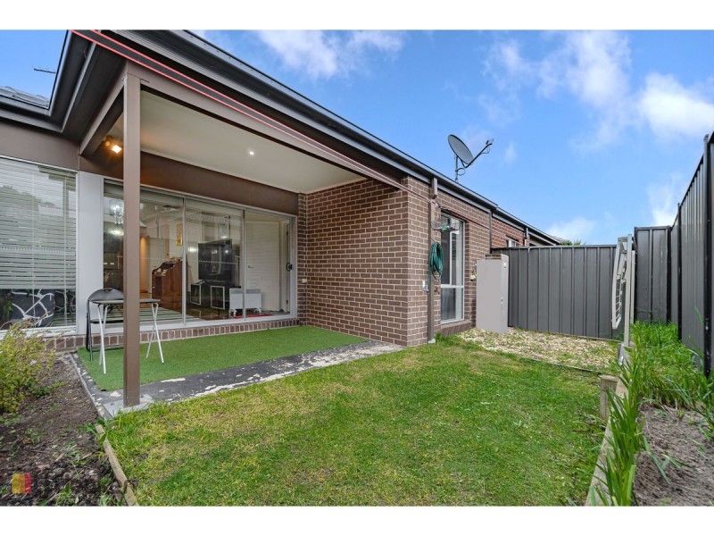 18 Rainham Avenue, Craigieburn VIC 3064