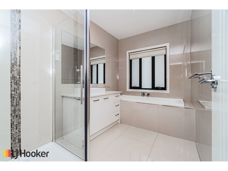 29 Calm Avenue, Craigieburn VIC 3064