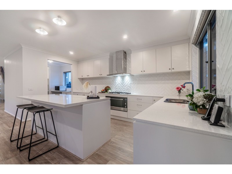 41 Angophora Crescent, Craigieburn VIC 3064