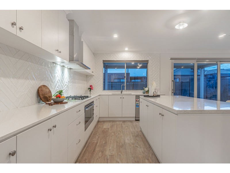 41 Angophora Crescent, Craigieburn VIC 3064