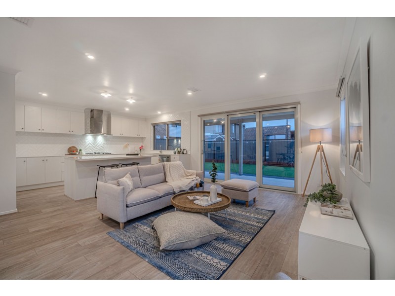 41 Angophora Crescent, Craigieburn VIC 3064