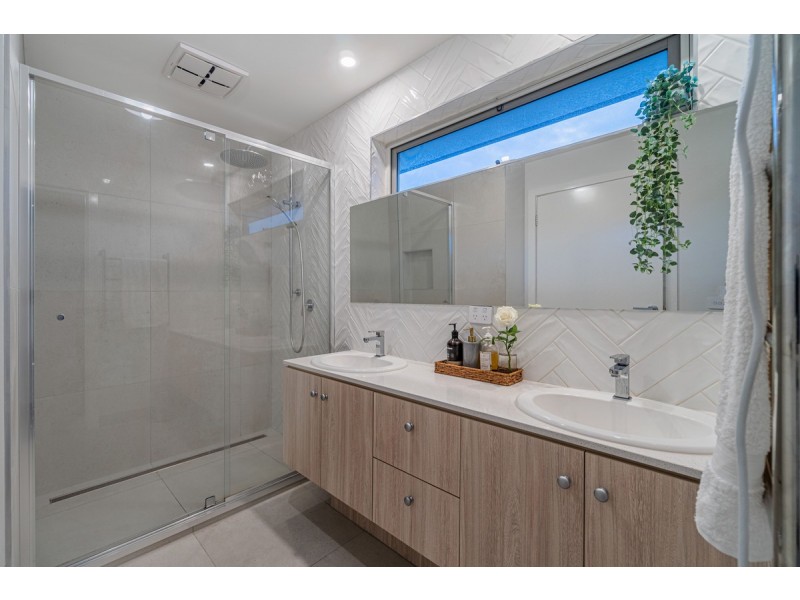 41 Angophora Crescent, Craigieburn VIC 3064