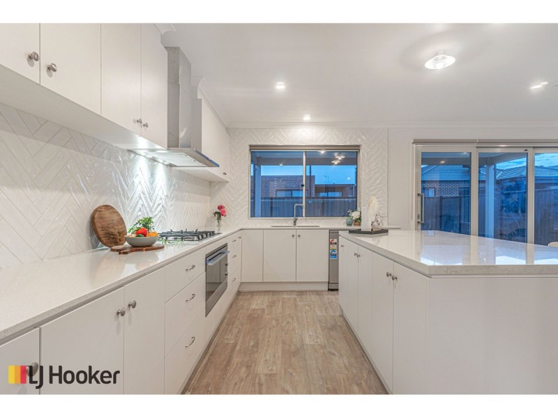 41 Angophora Crescent, Craigieburn VIC 3064