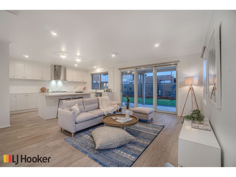 41 Angophora Crescent, Craigieburn VIC 3064