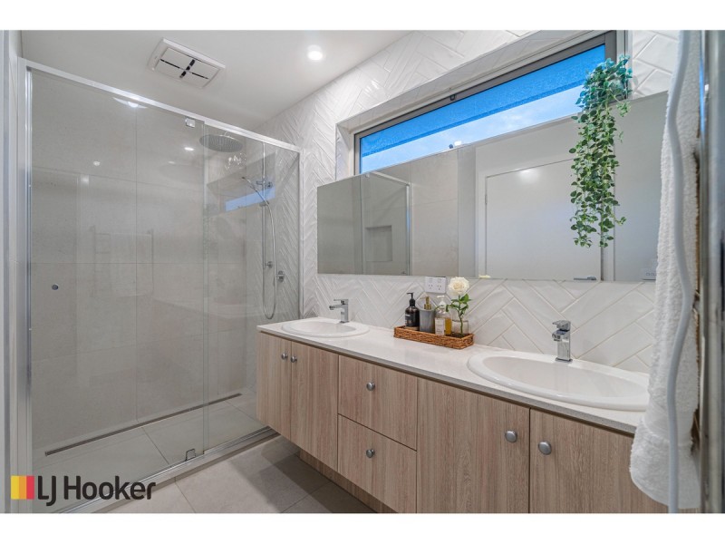 41 Angophora Crescent, Craigieburn VIC 3064