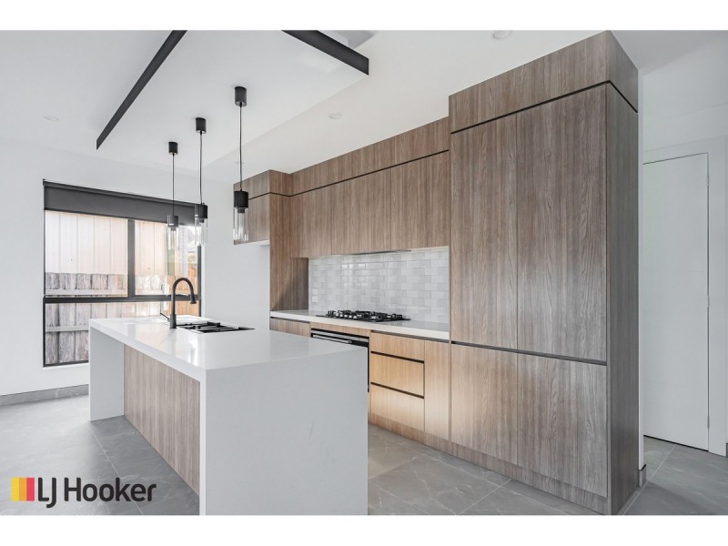 2/41 Dorchester Street, Craigieburn VIC 3064