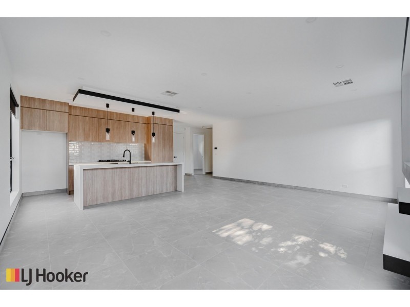 2/41 Dorchester Street, Craigieburn VIC 3064