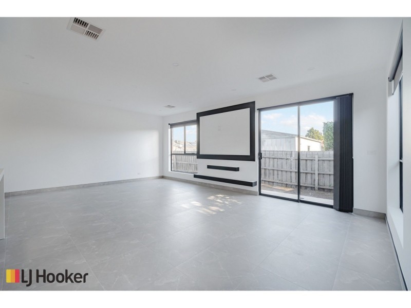 2/41 Dorchester Street, Craigieburn VIC 3064