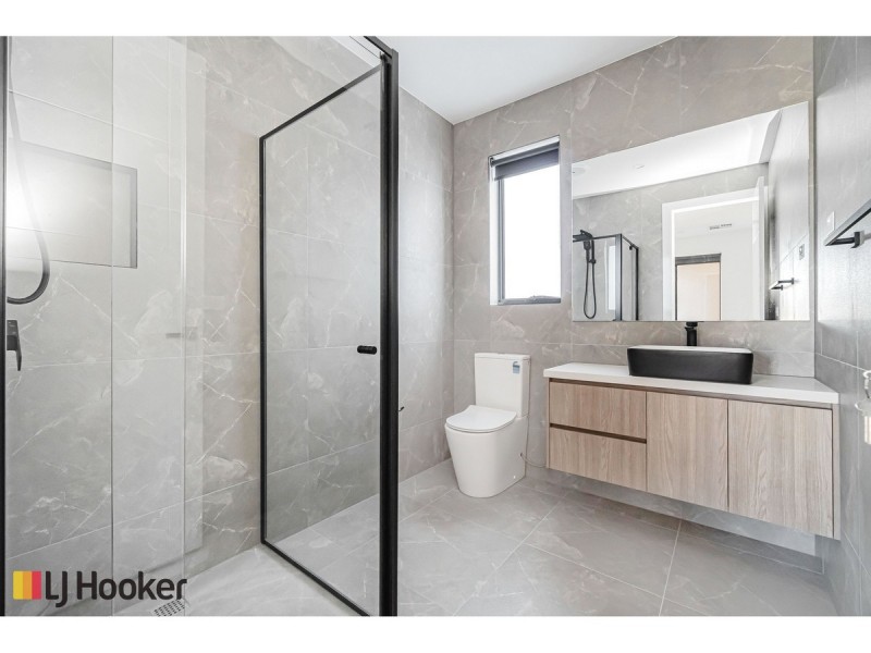 2/41 Dorchester Street, Craigieburn VIC 3064