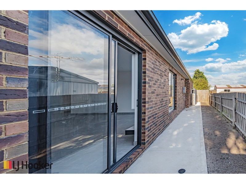 2/41 Dorchester Street, Craigieburn VIC 3064