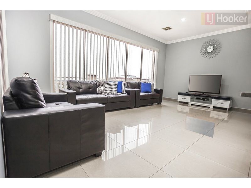 4 Hawkstowe Crescent (Greenvale), Roxburgh Park VIC 3064