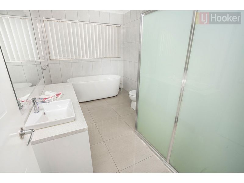 4 Hawkstowe Crescent (Greenvale), Roxburgh Park VIC 3064