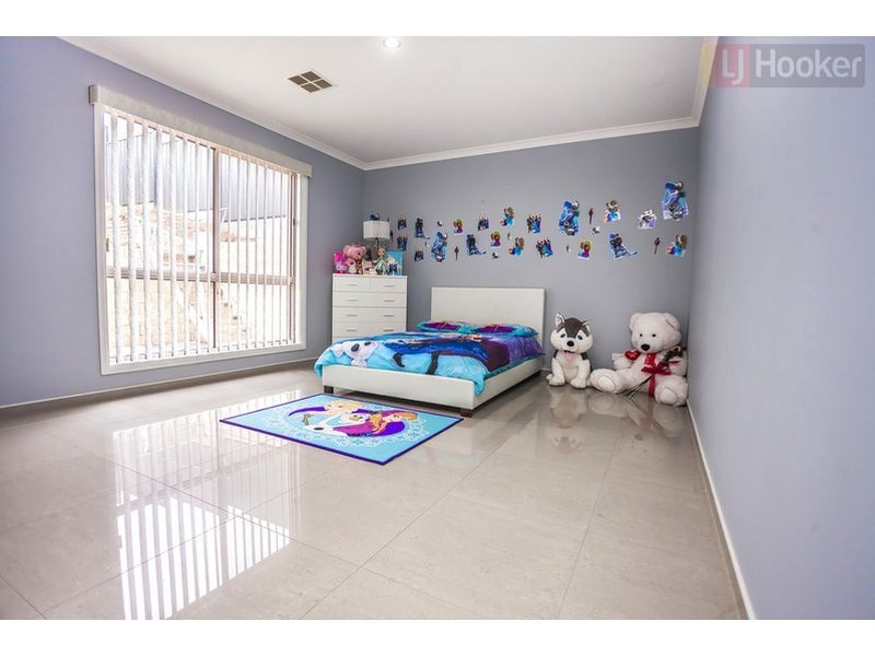 4 Hawkstowe Crescent (Greenvale), Roxburgh Park VIC 3064