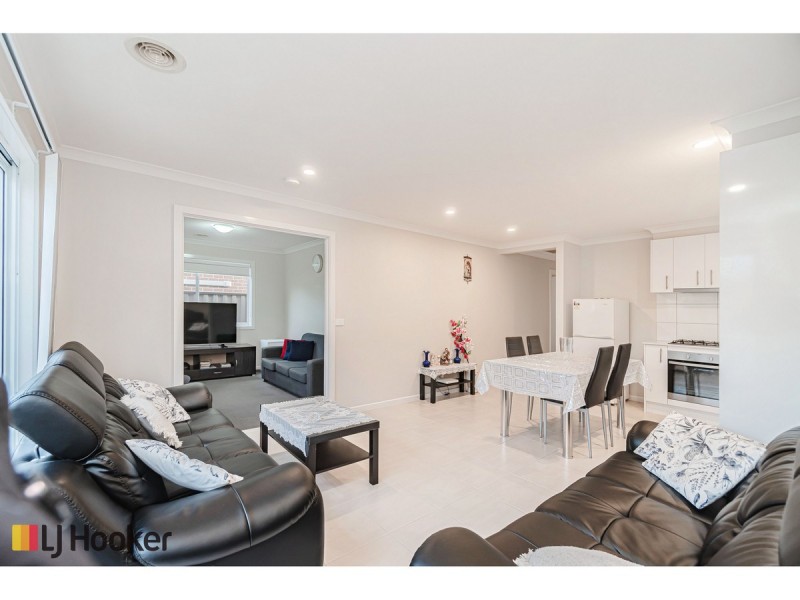 28 Loudon Circuit, Craigieburn VIC 3064