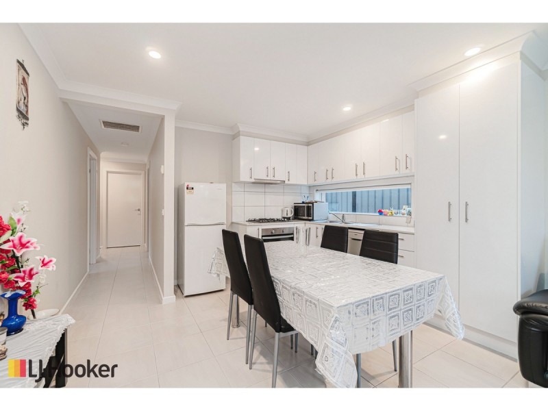 28 Loudon Circuit, Craigieburn VIC 3064
