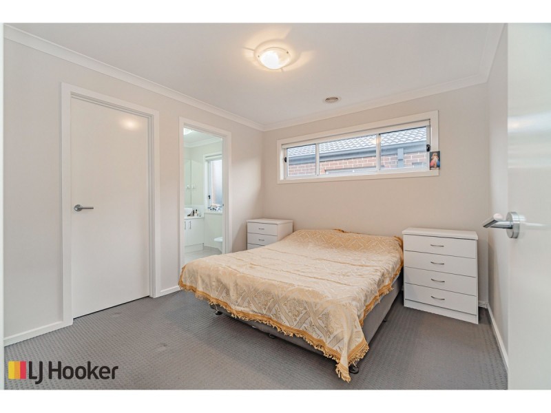 28 Loudon Circuit, Craigieburn VIC 3064