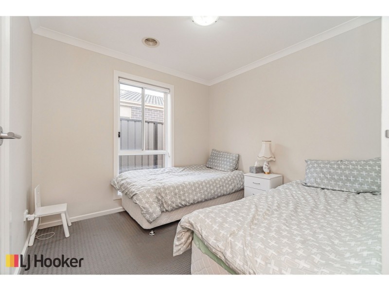 28 Loudon Circuit, Craigieburn VIC 3064