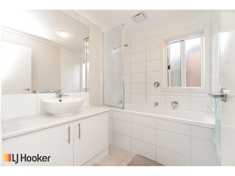 28 Loudon Circuit, Craigieburn VIC 3064