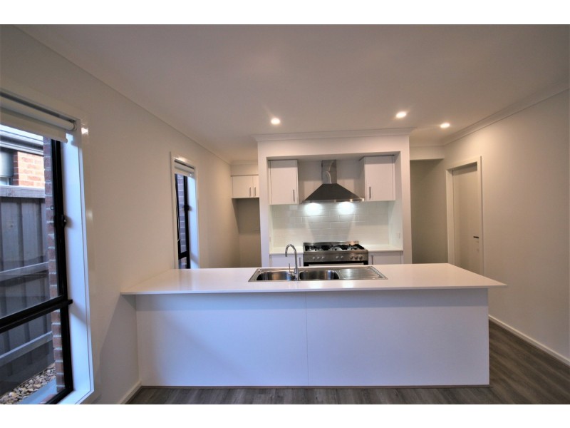 10 Luppino Street, Donnybrook VIC 3064