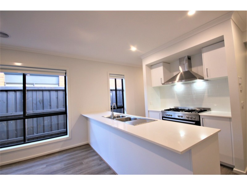 10 Luppino Street, Donnybrook VIC 3064