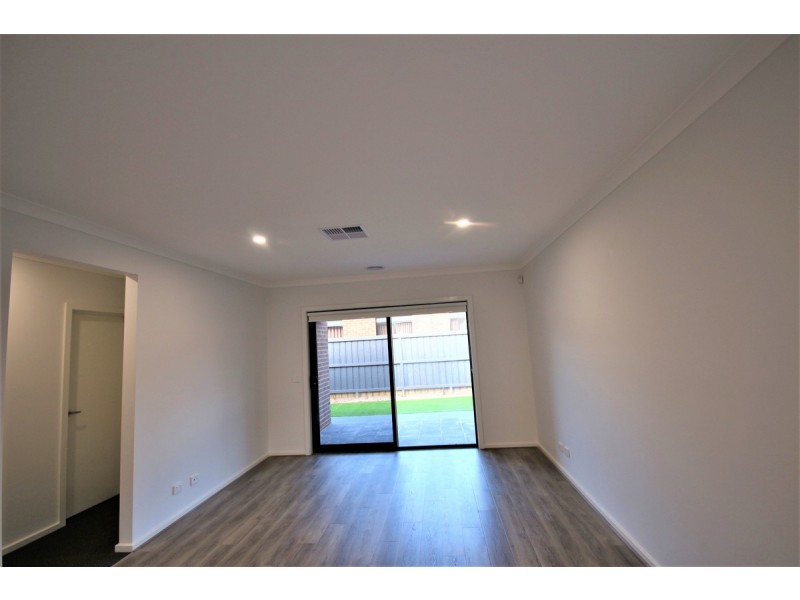 10 Luppino Street, Donnybrook VIC 3064