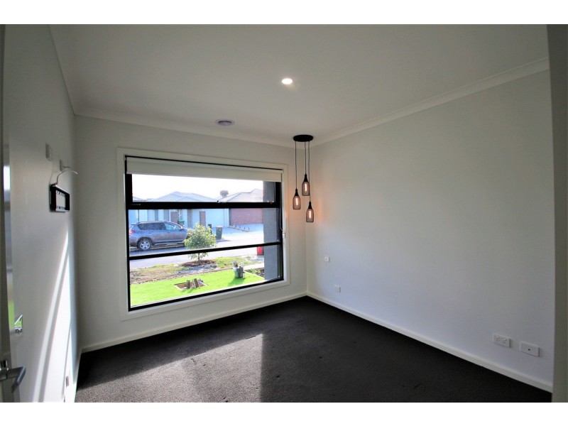 10 Luppino Street, Donnybrook VIC 3064