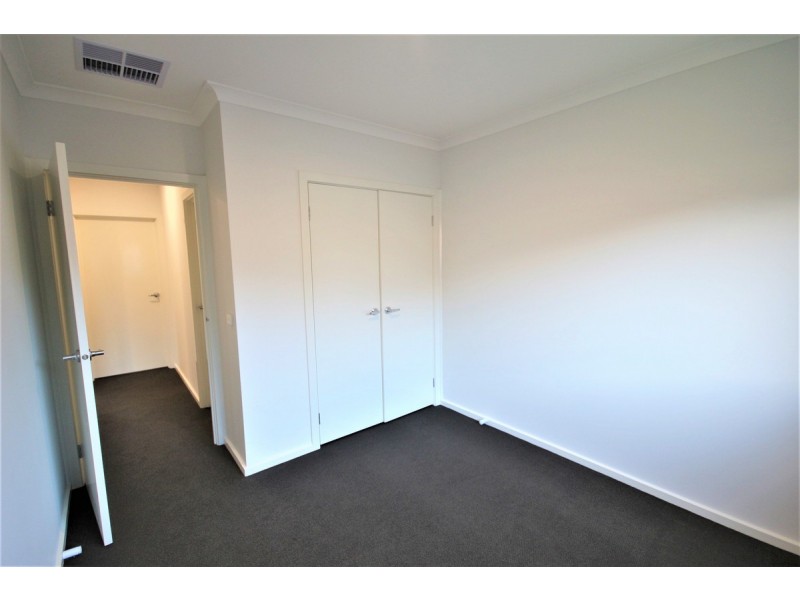 10 Luppino Street, Donnybrook VIC 3064