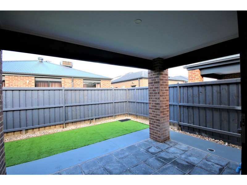 10 Luppino Street, Donnybrook VIC 3064