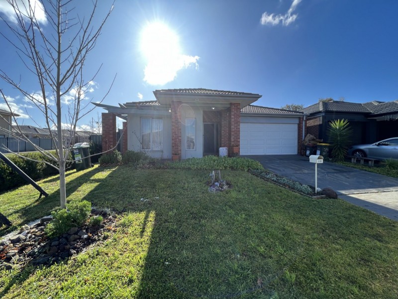 28 Oakgrove Drive, Craigieburn VIC 3064