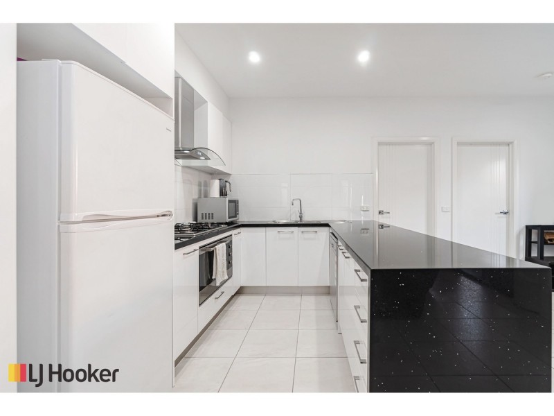 1 Hinter Way, Roxburgh Park VIC 3064