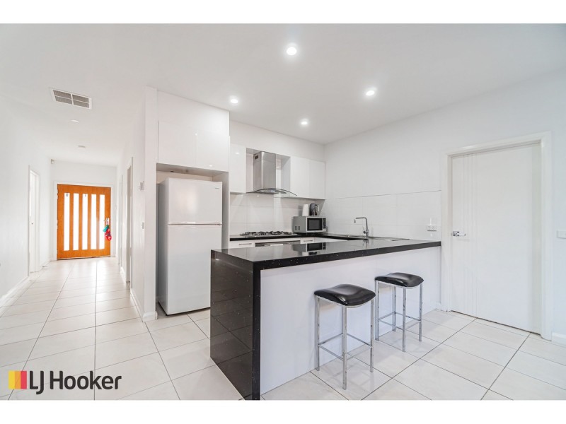 1 Hinter Way, Roxburgh Park VIC 3064